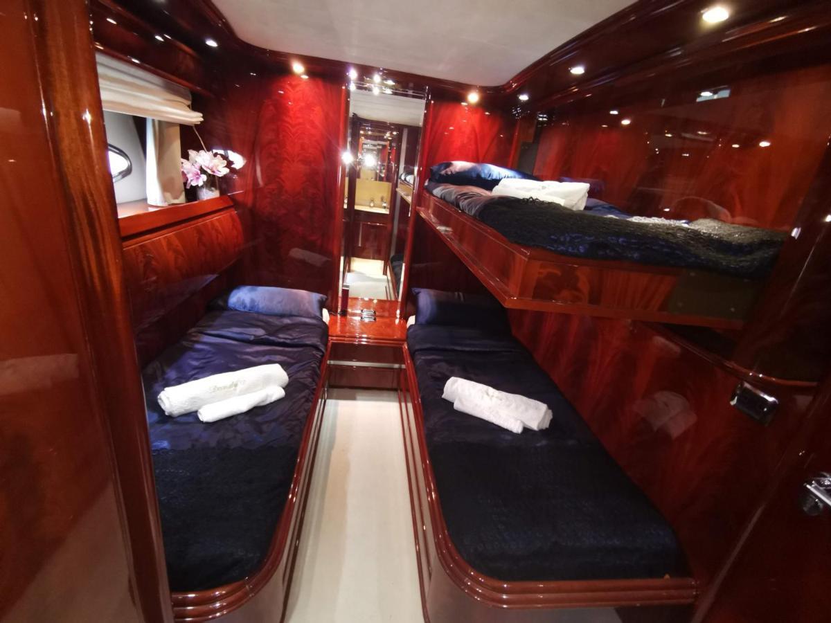 Hotel Rent Luxury Motor Yacht à Barcelone Extérieur photo