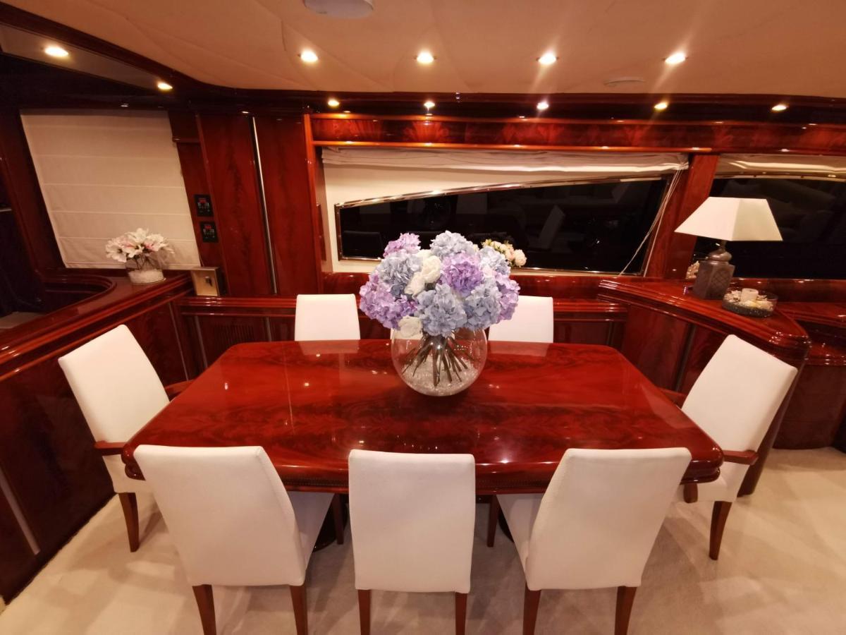 Hotel Rent Luxury Motor Yacht à Barcelone Extérieur photo