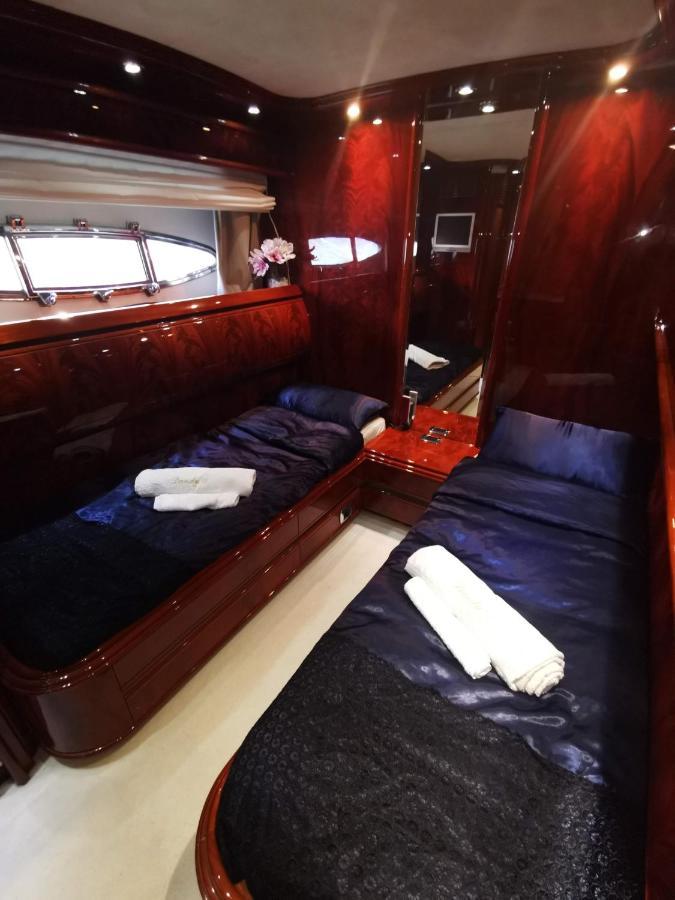 Hotel Rent Luxury Motor Yacht à Barcelone Extérieur photo