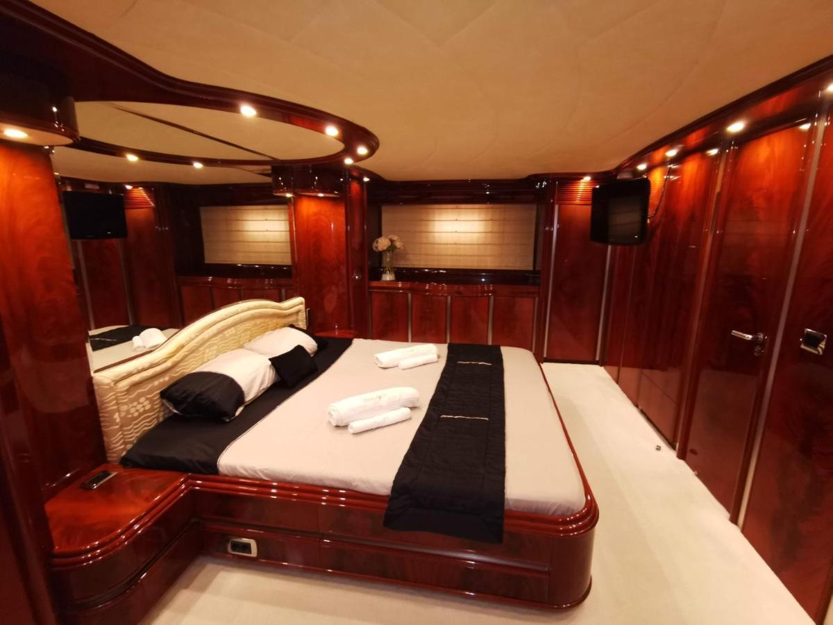 Hotel Rent Luxury Motor Yacht à Barcelone Extérieur photo